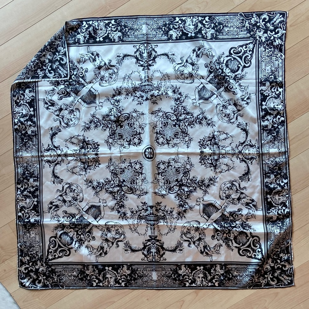 Satin scarf in an Italian print
